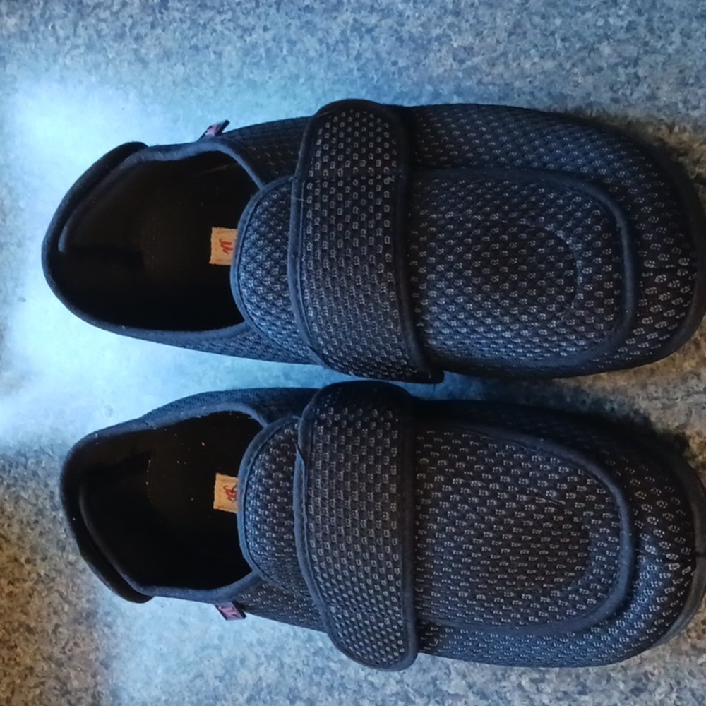 Men's Shoes 9 or 45. Lesvago In and Outside